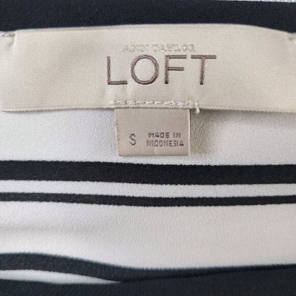 Ann Taylor Loft Blouse Size S Pullover Roll Tab Lightweight High Low Black Cream - Picture 6 of 11